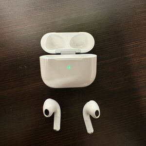 Apple White Wireless Earbuds with Charging Case